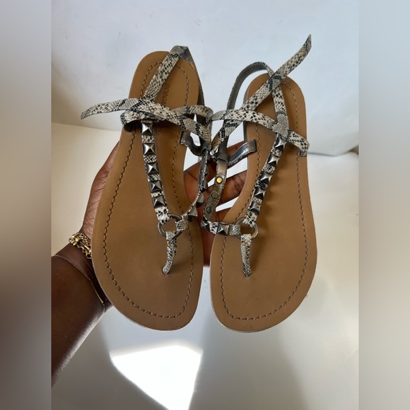 BCBGmaxazria size 6.5 flats.. - Picture 1 of 6